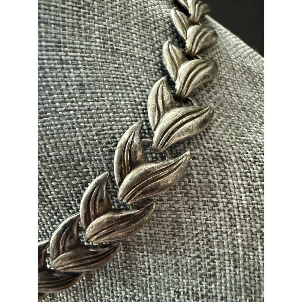 Vintage Wreath Necklace Silver Tone Choker Textured Retro Classic Career 16” - Picture 3 of 5